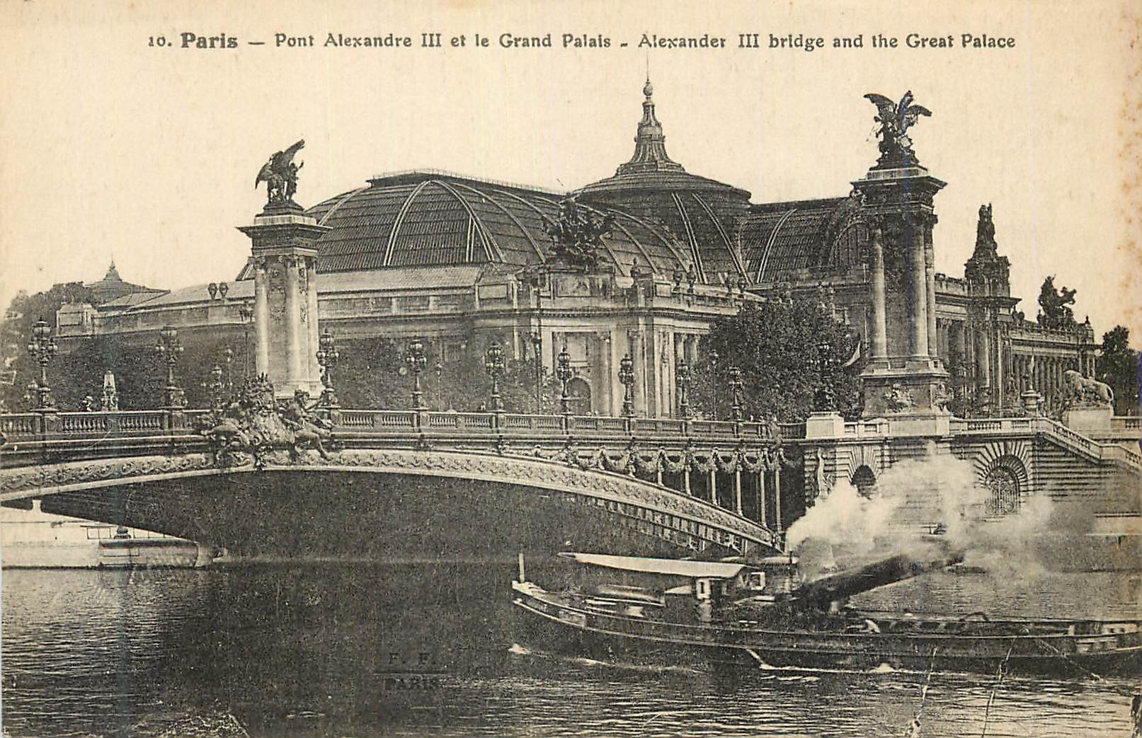 CPA Paris Pont Alexandre III et le Grand Palais Bateau