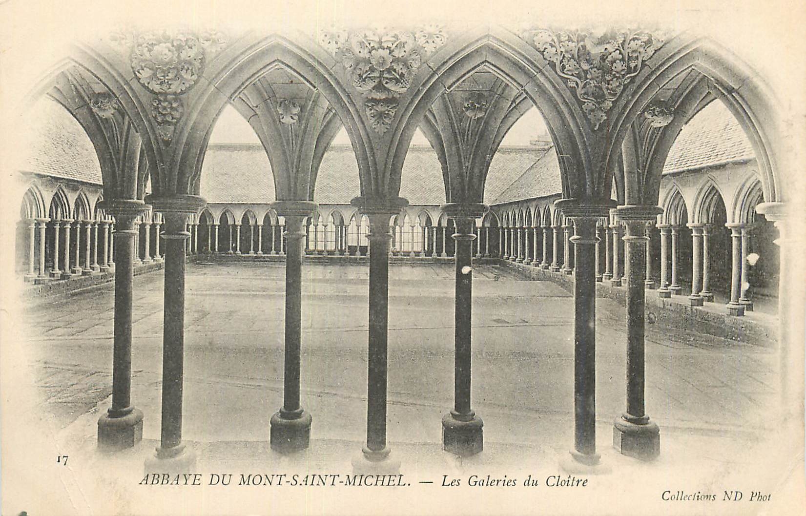 CPA Abbaye du Mont Saint Michel Les Galeries du Cloitre
