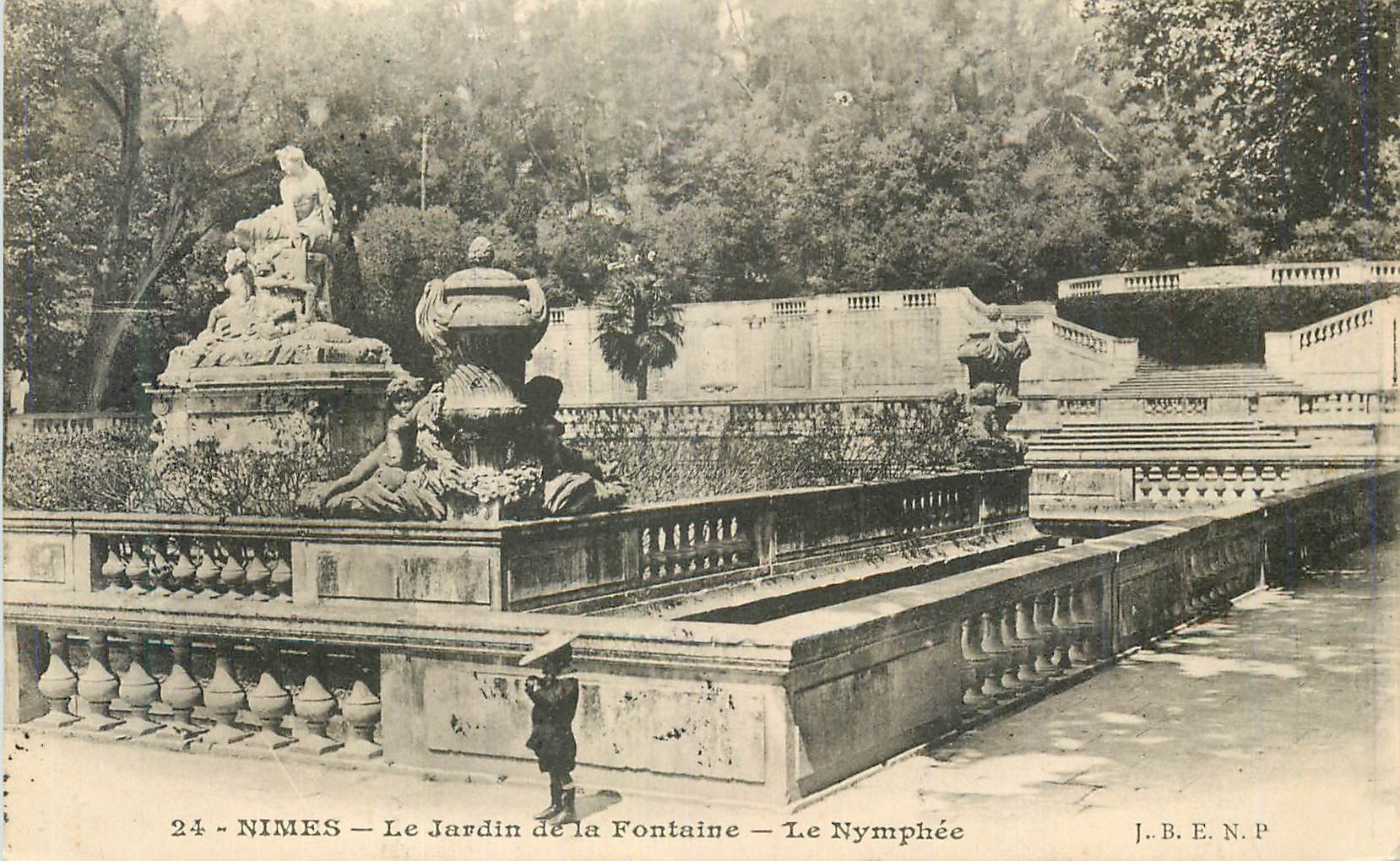 CPA Nimes Le Jardin de la Fontaine Le Nymphee