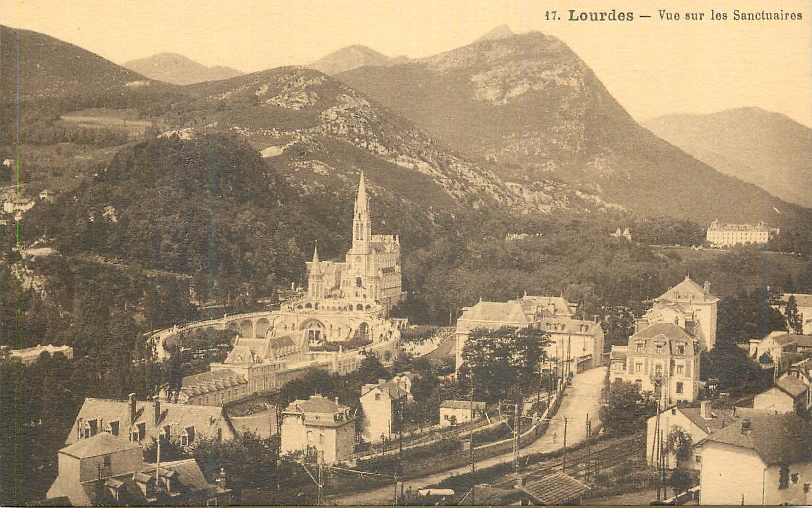 CPA Lourdes Vue Sur les Sanctuaires