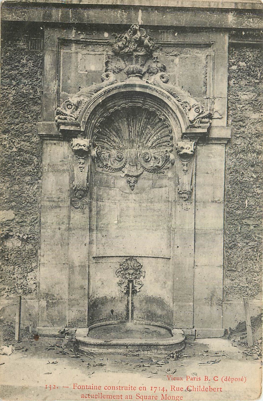 CPA Vieux Paris B C (Depose) Fontaine Construite en 1714 Rue Childebert