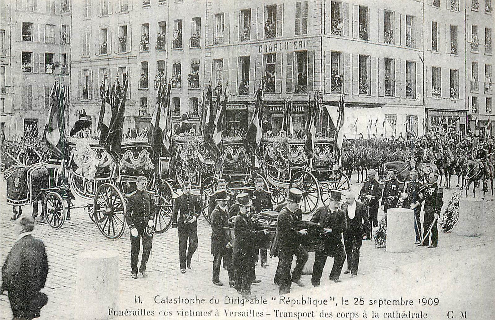REPRO Catastrophe du Dirigeable Republique le 25 Septembre 1909 Funerailles des Victimes a Versailles