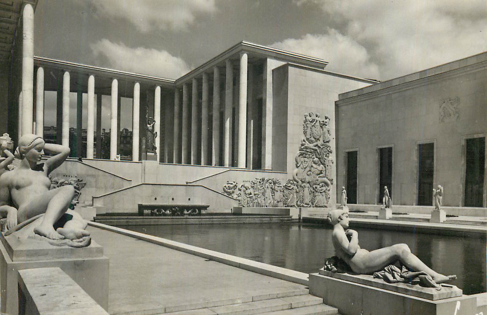 CPM Paris en Flanant Le Musee D'Art Moderne