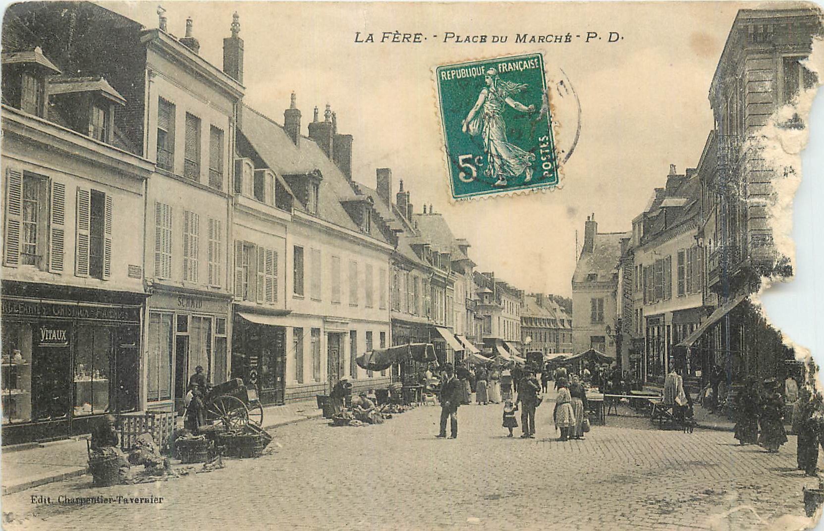 CPA La Fere Place du Marche P D