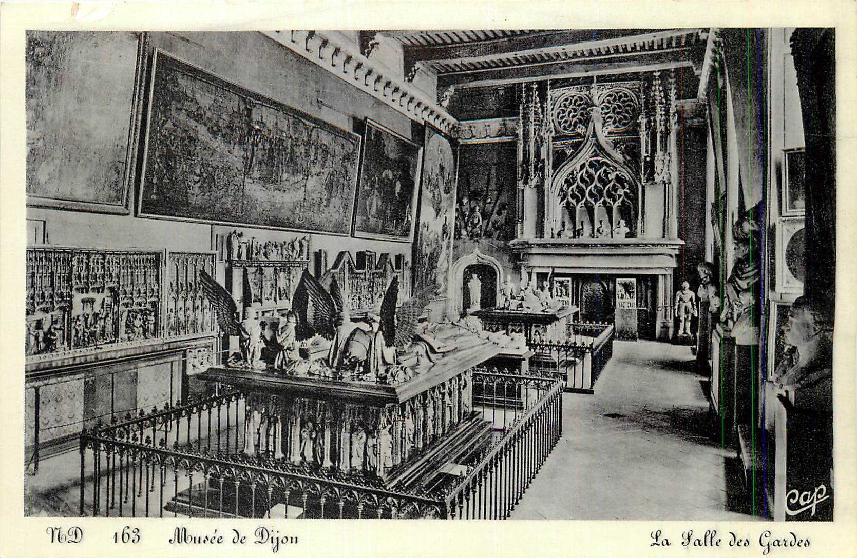 CPA Musee de Dijon La Salle des Gardes
