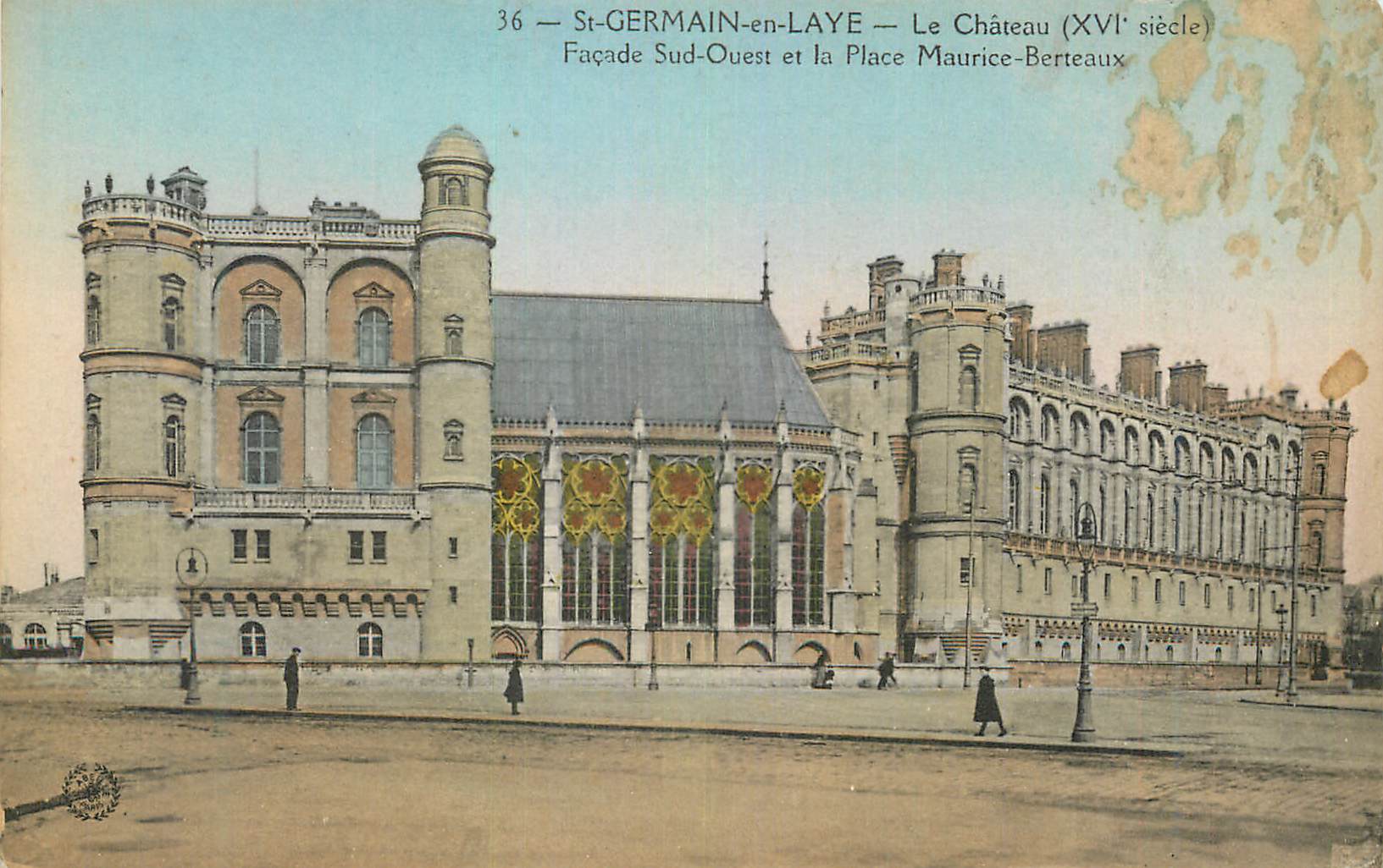 St-GERMAIN-en-LAYE — Le Château (XVIe siècle) — Façade Sud-Ouest et la Place Maurice-Berteaux — n°36
