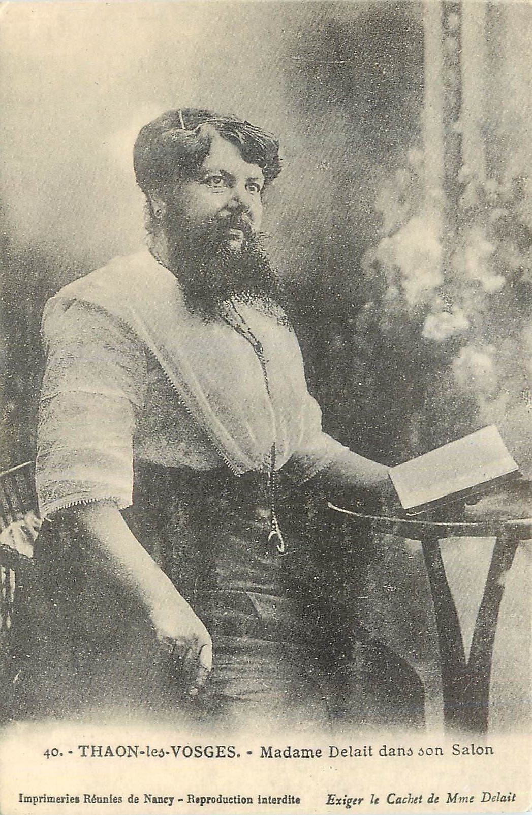 REPRO Thaon les Vosges Madame Delait dans Son Salon Illustre femme a Barbe Naquit le 8 Mars 1865 a Chaumousey pres d'Epi