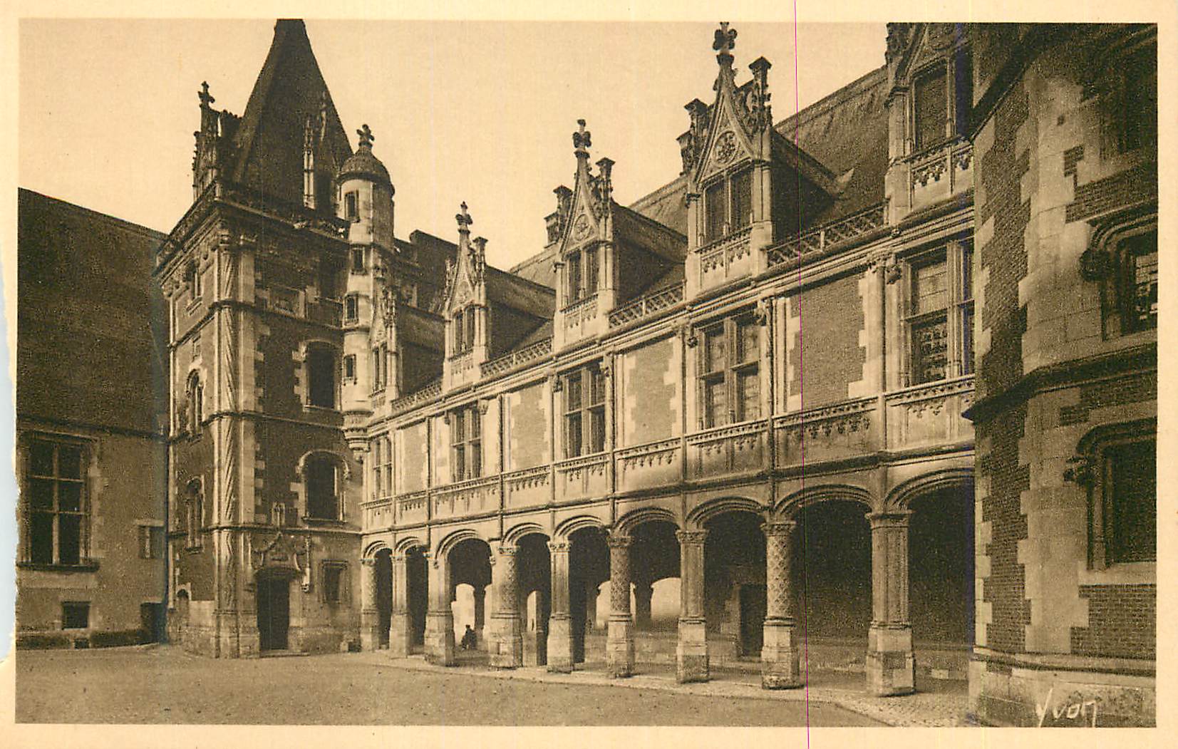 Château de Blois — Façade intérieure Louis XII — Éditions YVON
