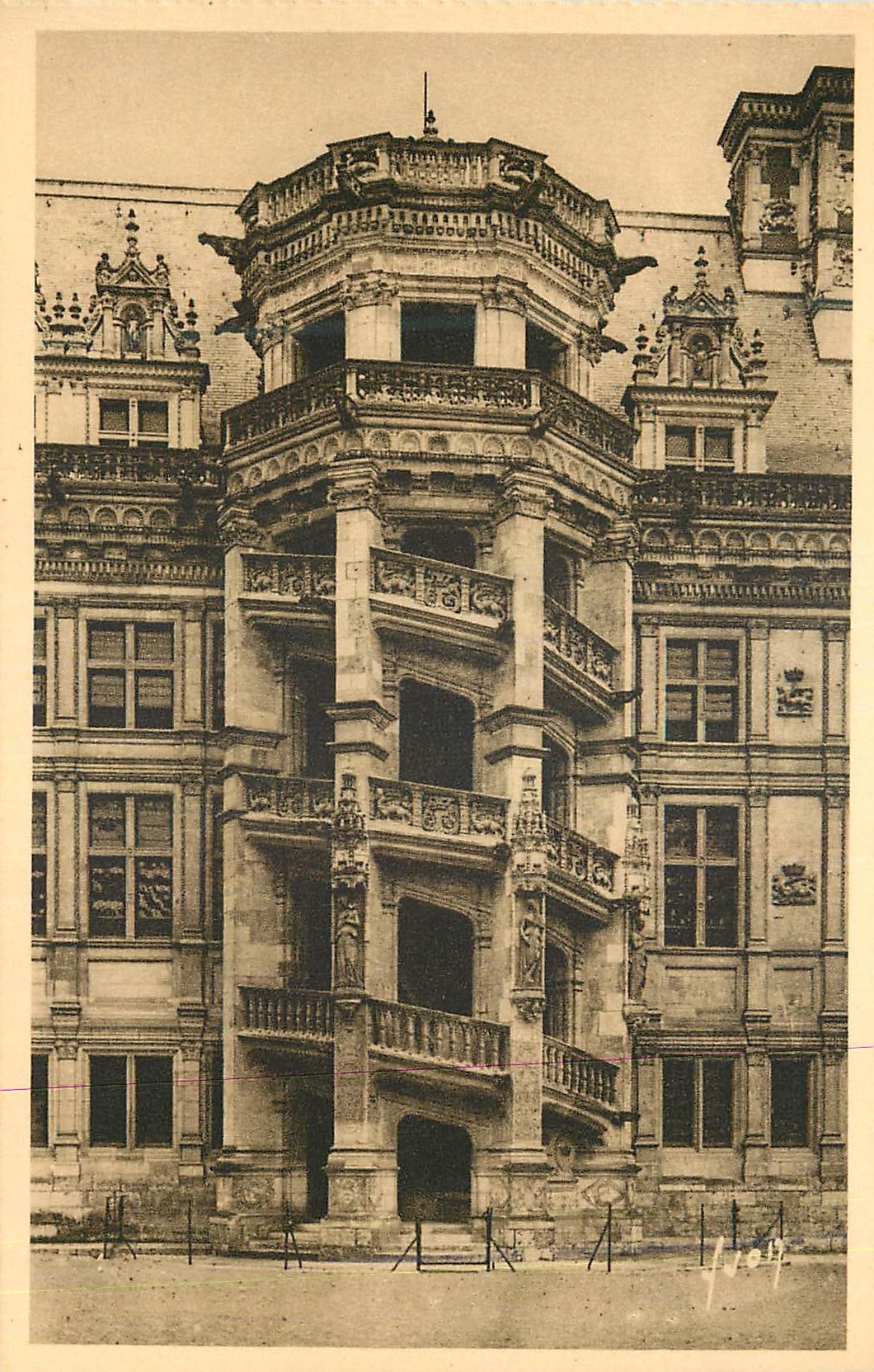 Château de Blois — Escalier François 1er — Éditions Yvon, Paris