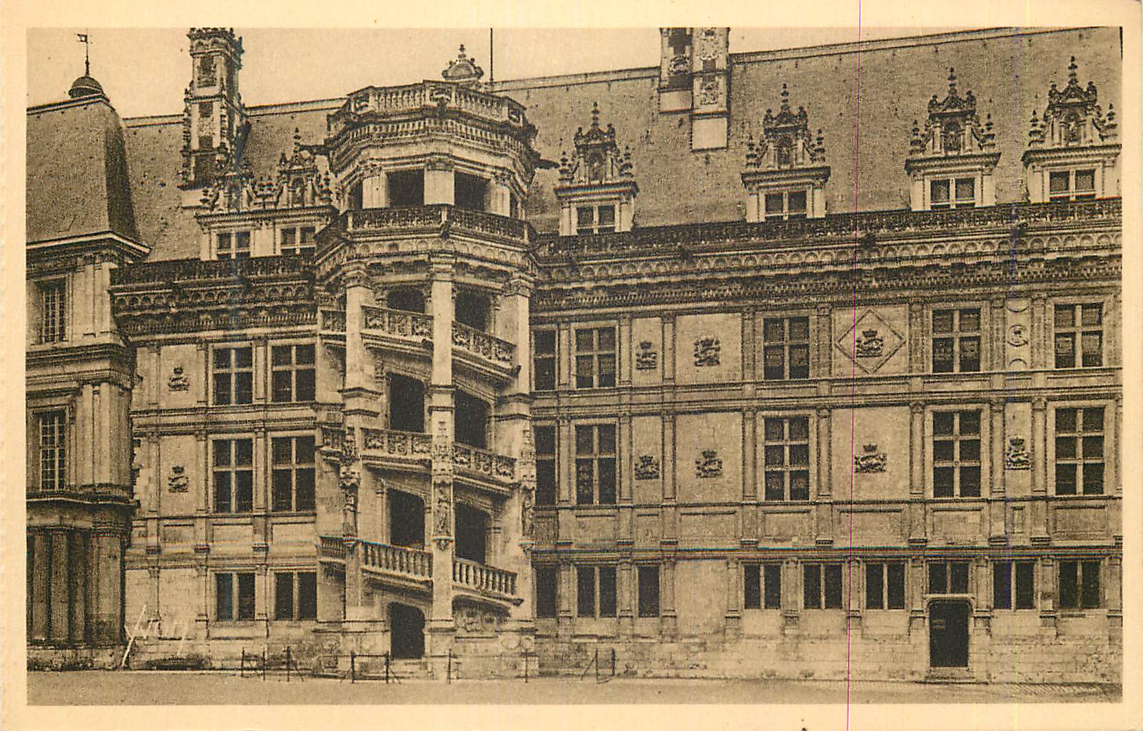 Château de Blois — Escalier François Ier — Éditions Yvon, Paris