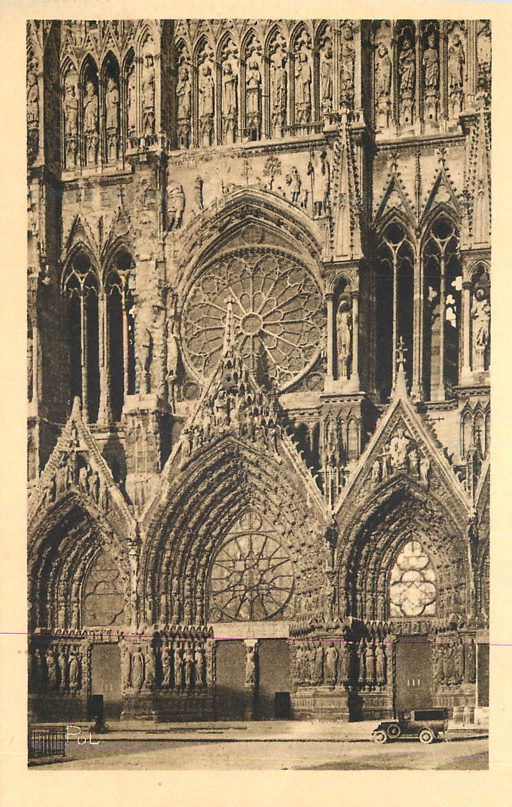 CPA La Ville Renaissante Reims La Cathedrale Le Grand Portail et la Rosace
