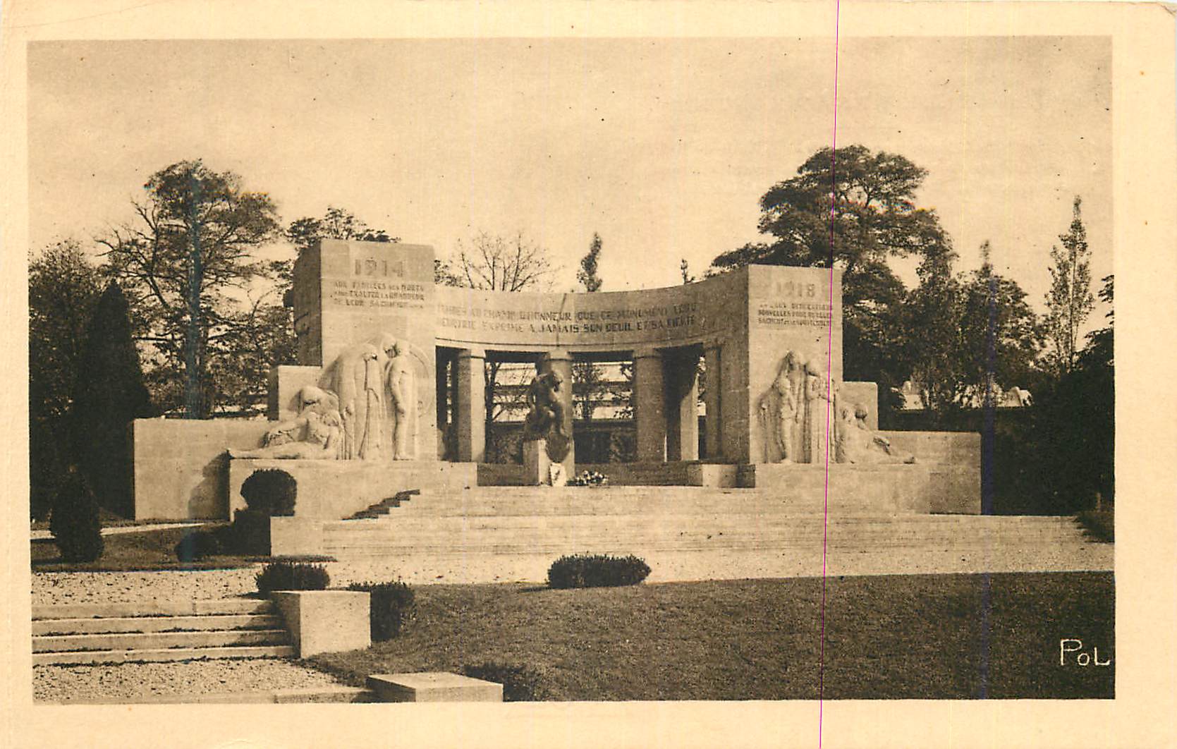 CPA La Ville Renaissante Reims Monument Eleve par la Ville de Reims Militaria