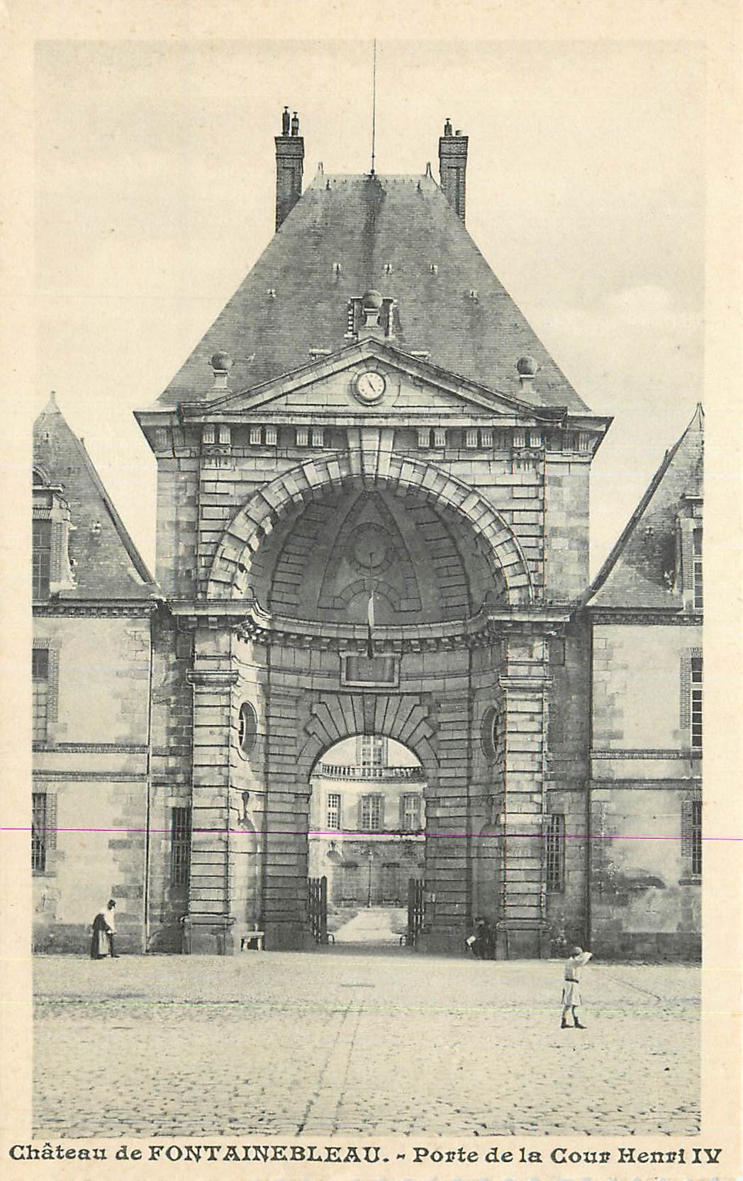 Castello di FONTAINEBLEAU — Porta della Corte di Enrico IV