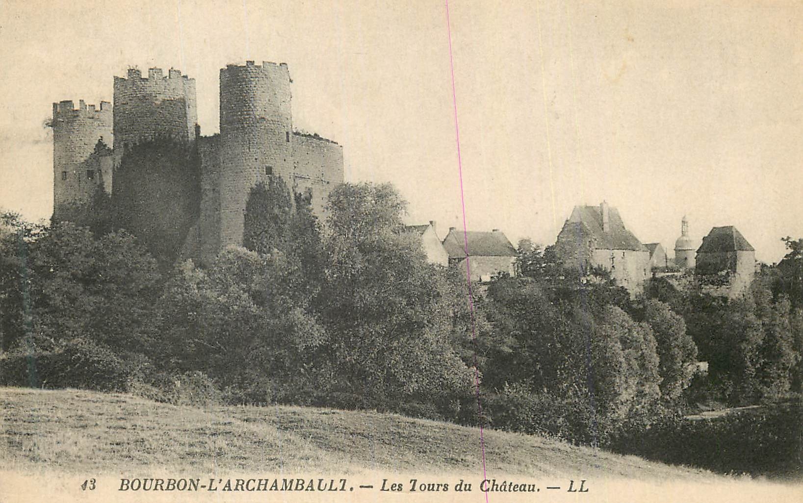 CPA Bourbon l'Archambault les Tours du Chateau