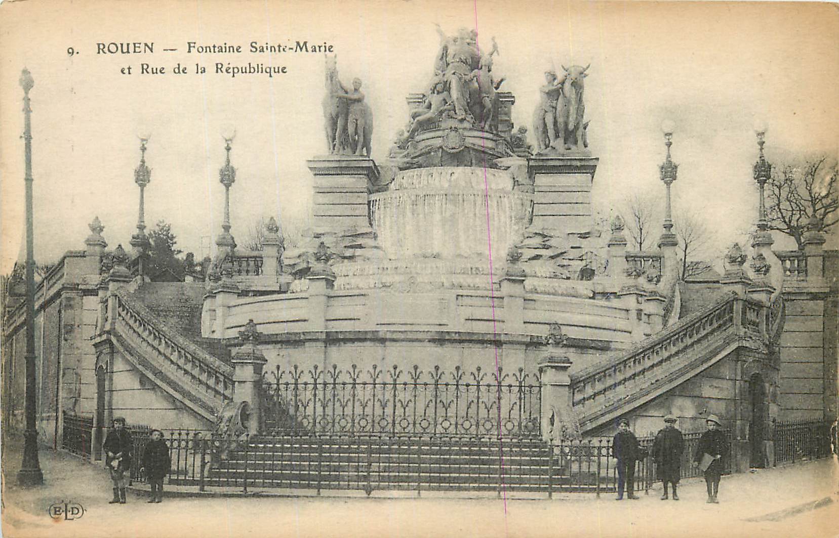 CPA Rouen Fontaine Sainte Marie Rue de la Republique