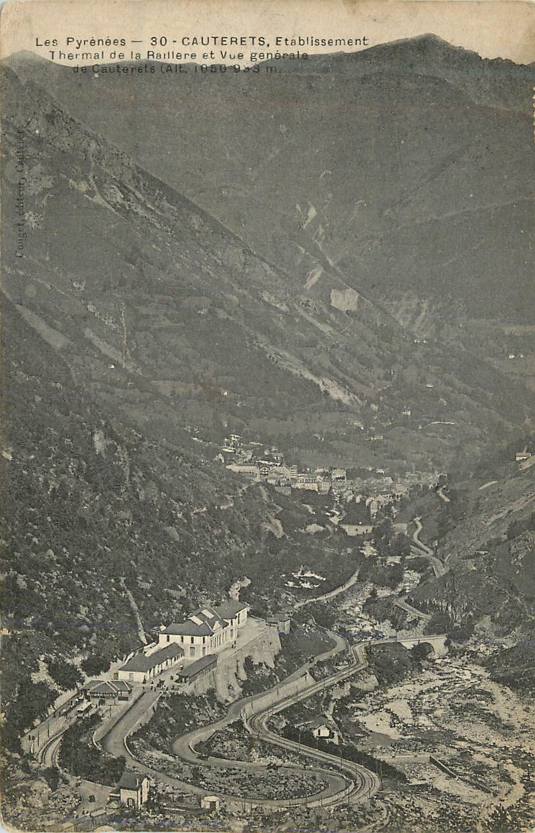 CPA Les Pyrenees Cauterets Etablissement Thermal de la Raillere et vue Generale
