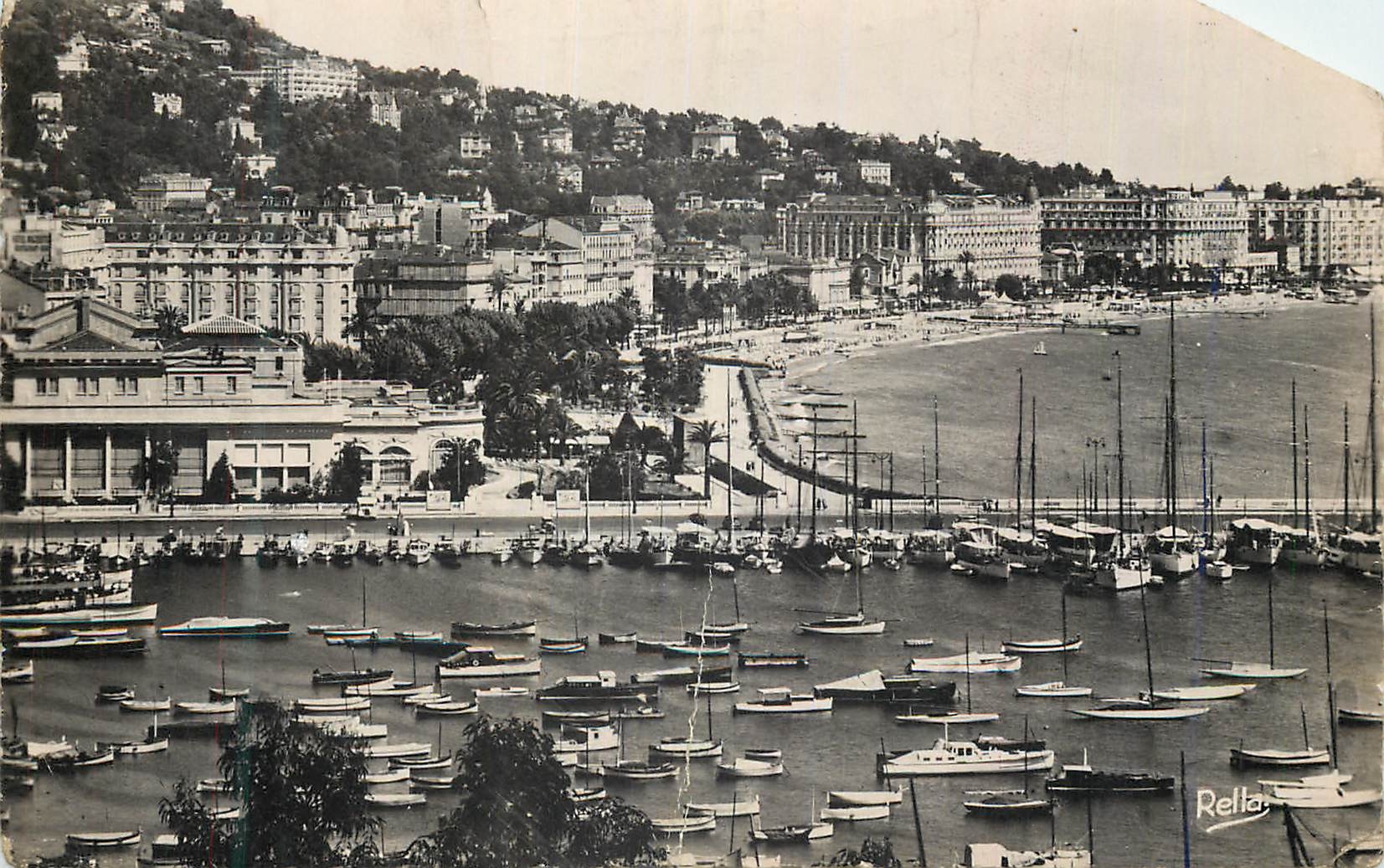 CPM La Cote d'Azur Cannes Vue sur le Port le Casino et les Grands Hotels 