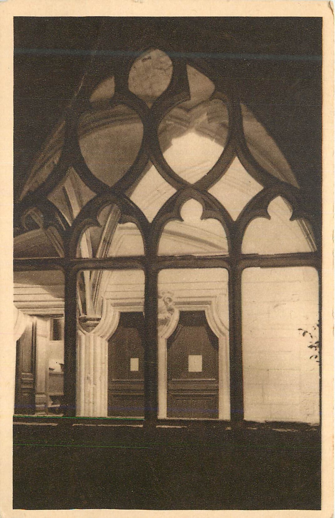 CPA Abbaye de saint Wandrille Dans le Cloitre (XIe siecle) Entree de l'Oratoire