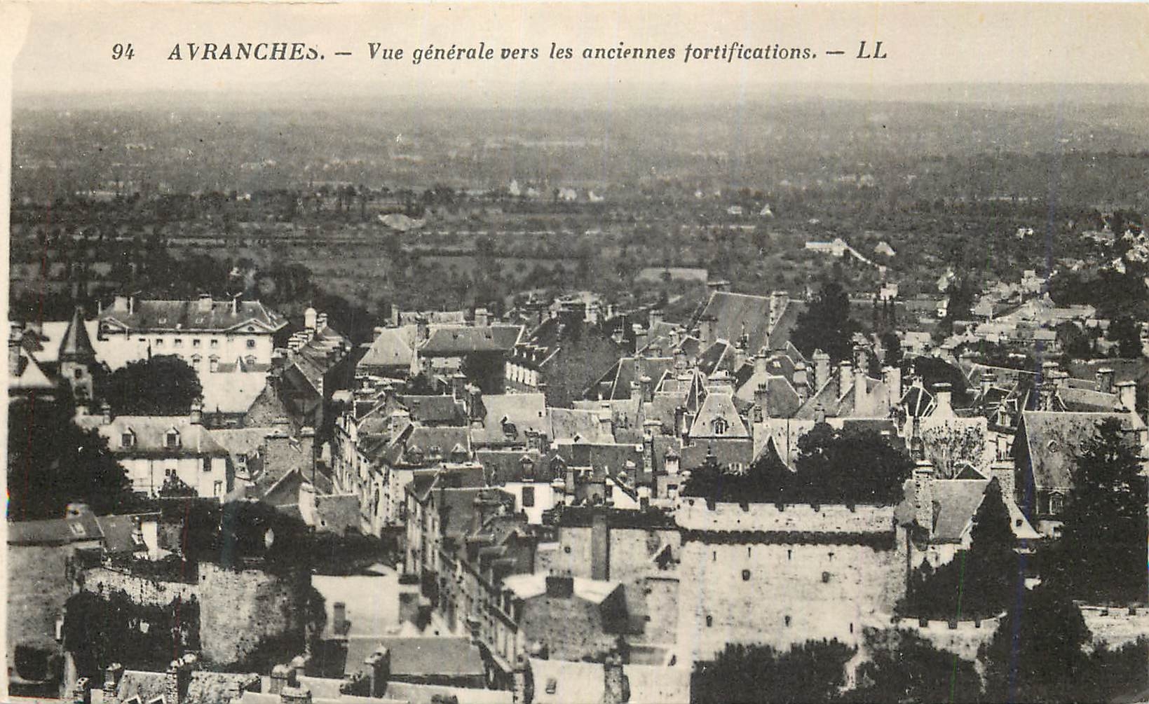 Avranches — Vue générale vers les anciennes fortifications — LL