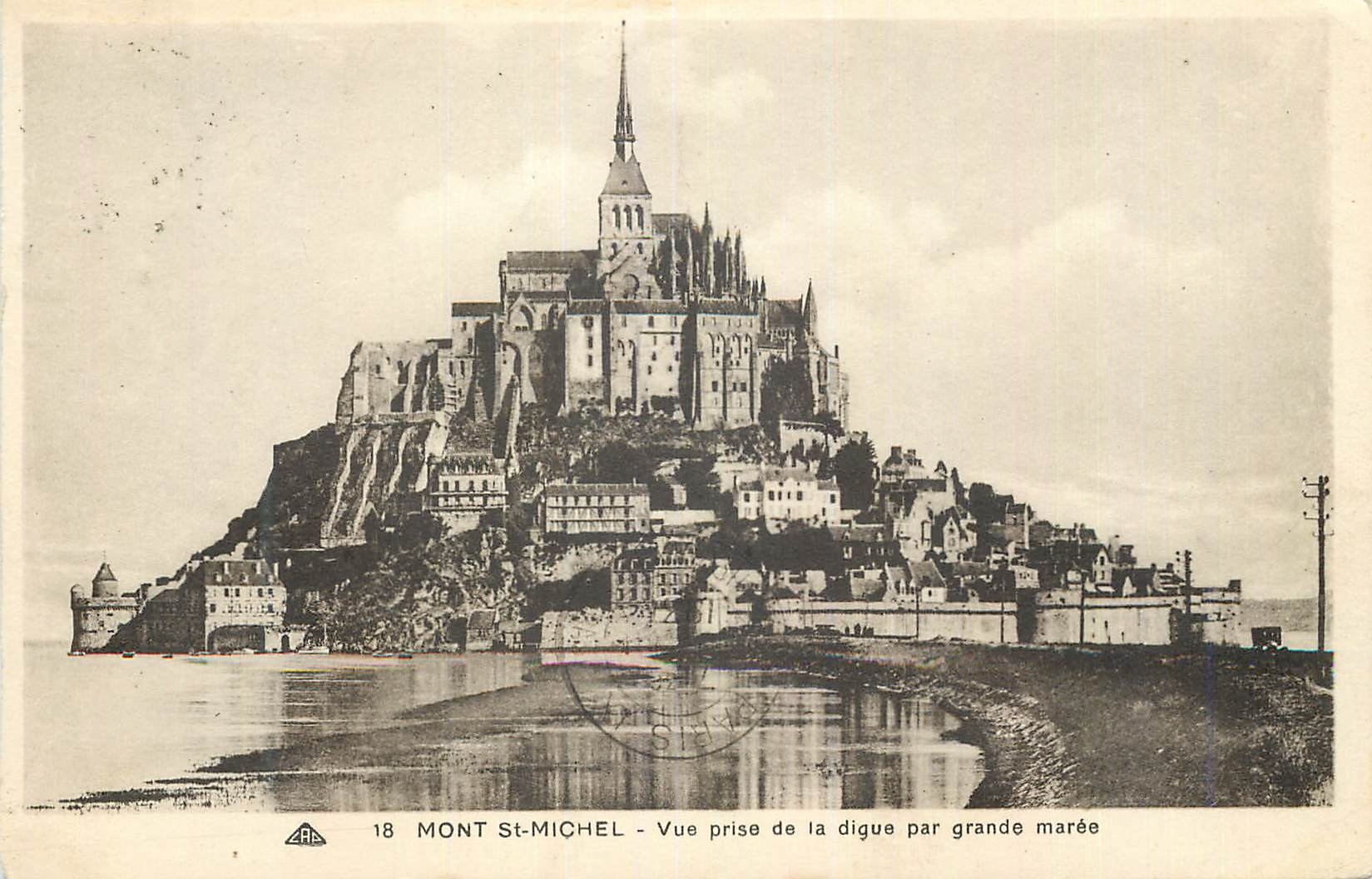 CPA Mont St Michel vue prise de la Digue par Grande Maree