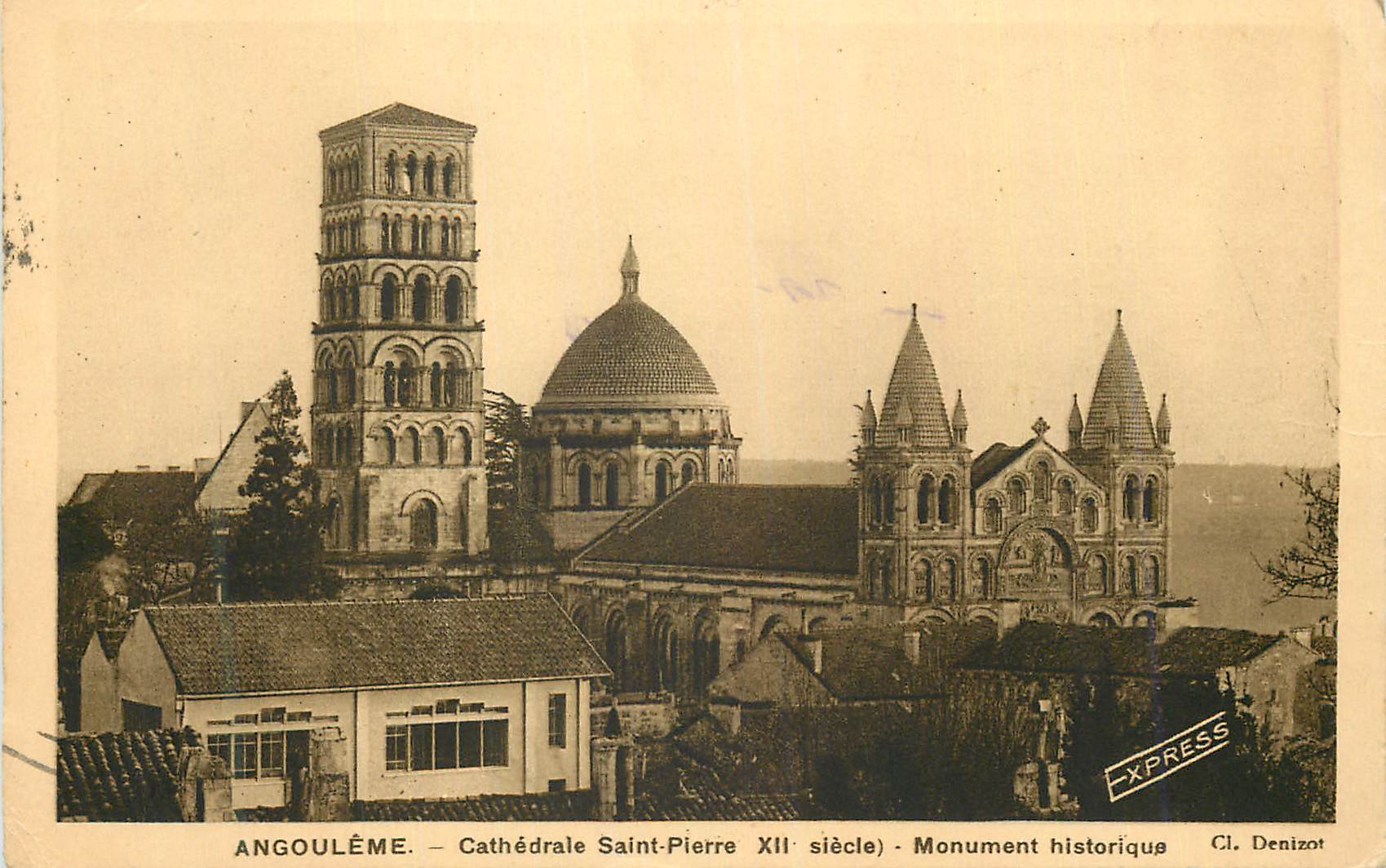 Angoulême — Cathédrale Saint-Pierre (XIIe siècle) — Monument historique — Cl. Denizot