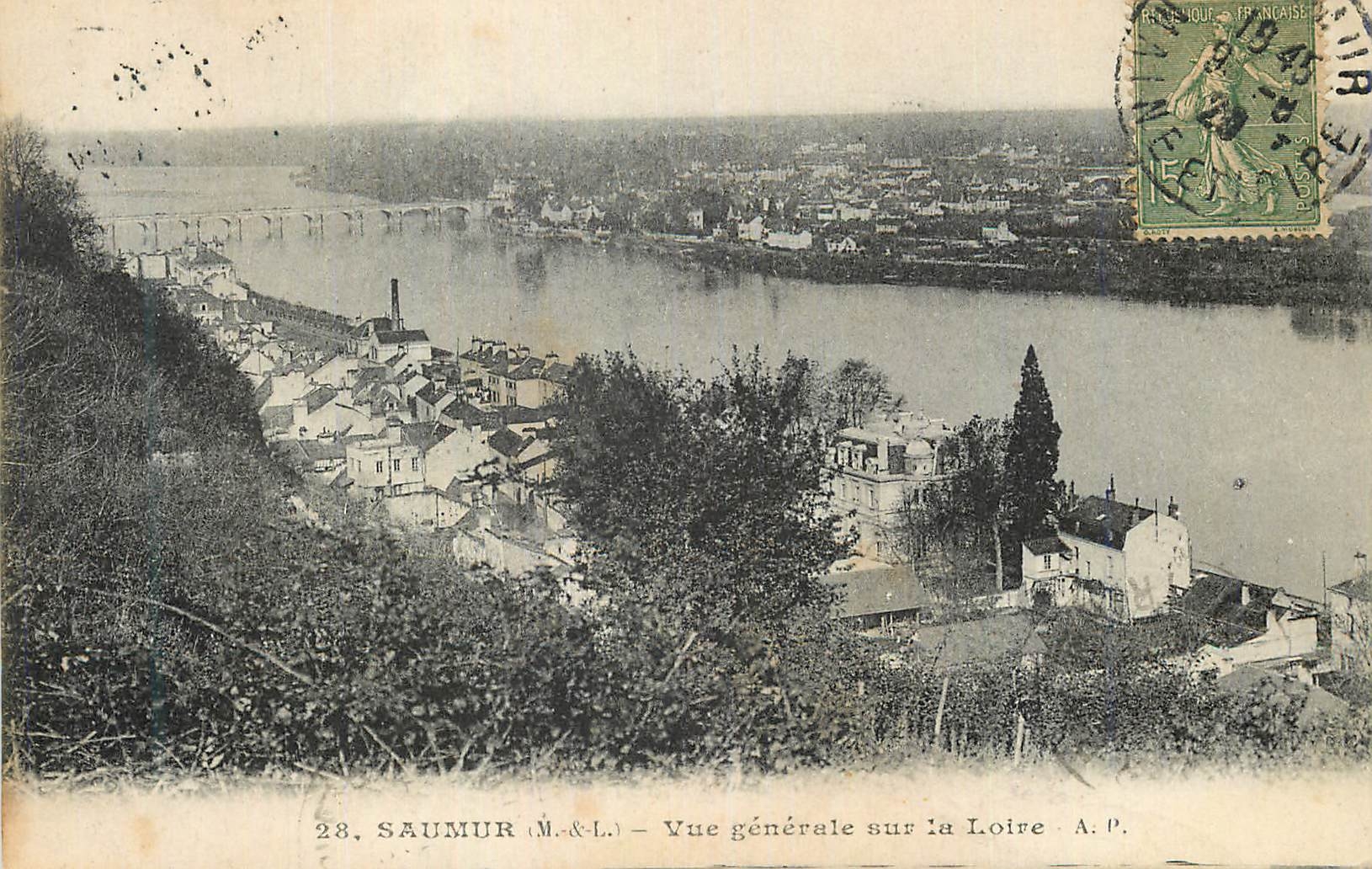 CPA Saumur(M et L) Vue Generale sur la Loire