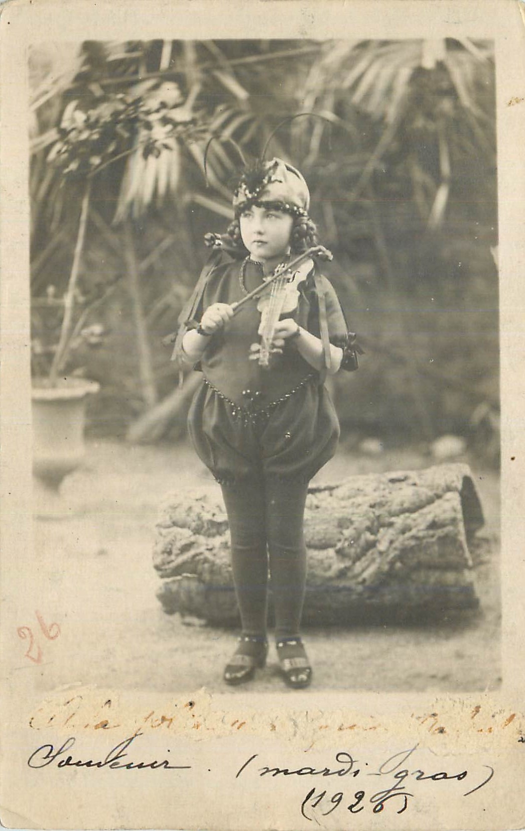 Fille en costume de carnaval — mardi gras 1928 — éditeur non identifié
