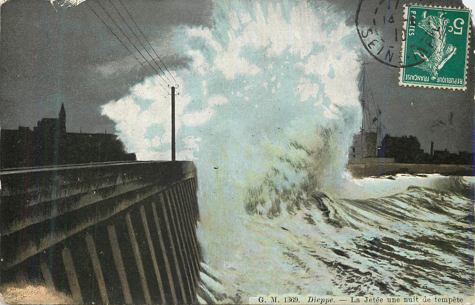 CPA Dieppe la Jetee une Nuit de Tempete
