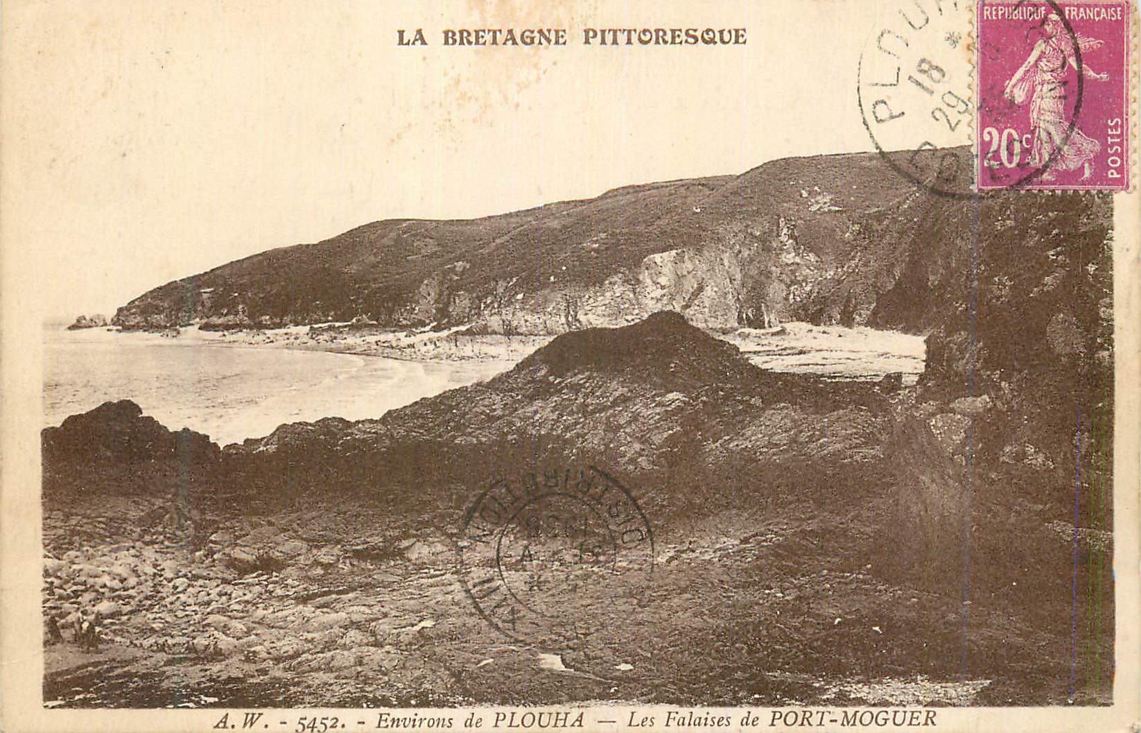 CPA la Bretagne Pittoresque Environs de Plouha les Falaises de Port Moguer