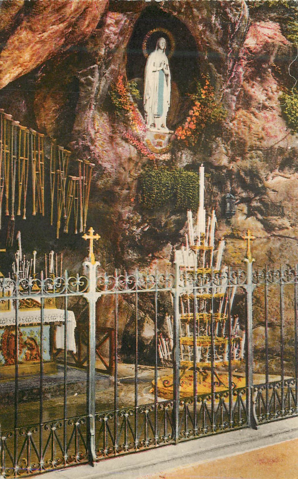 CPA Lourdes la Grotte Miraculeuse