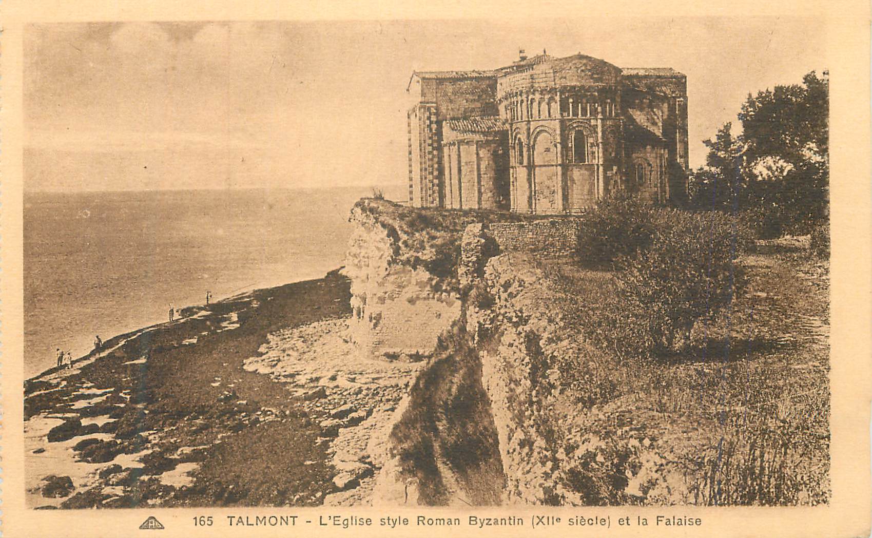 CPA Talmont l'Eglise Style Roman Byzantin (XII e siecle) et la Falaise