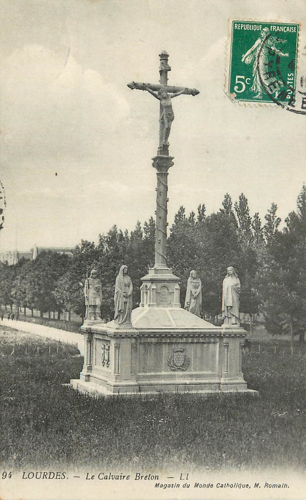 CPA Lourdes le Calvaire Breton Magasin du Monde Catholique M Romain