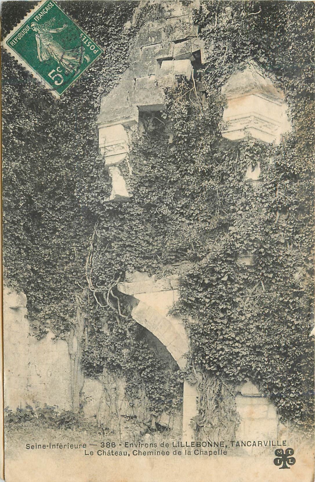 CPA Seine Inferieure Environs de Lillebonne Tancarville le Chateau Cheminee de la Chapelle