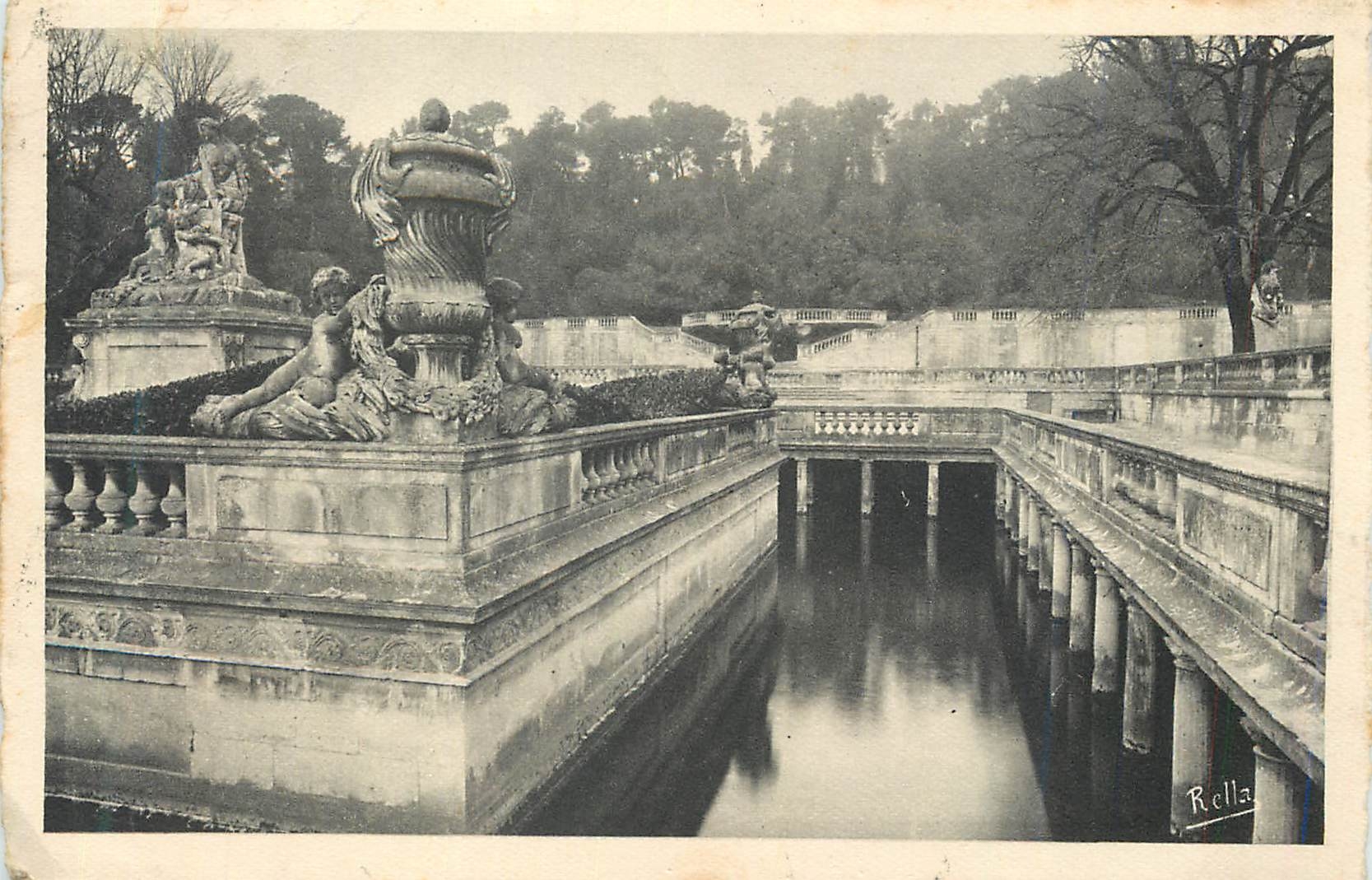 Nîmes (Gard) — Les Jardins de la Fontaine, la Nympheée — Rella