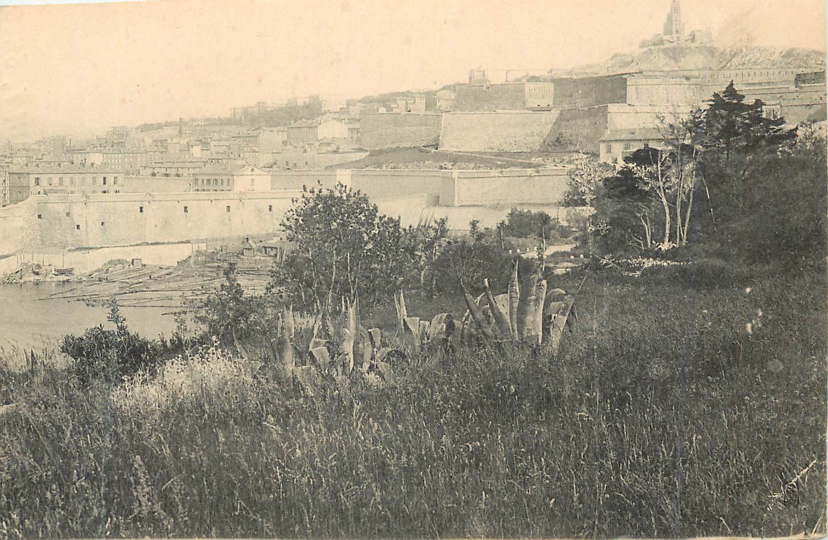 Vue de la cité fortifiée — J. Péan - A. Lesault, Succ.