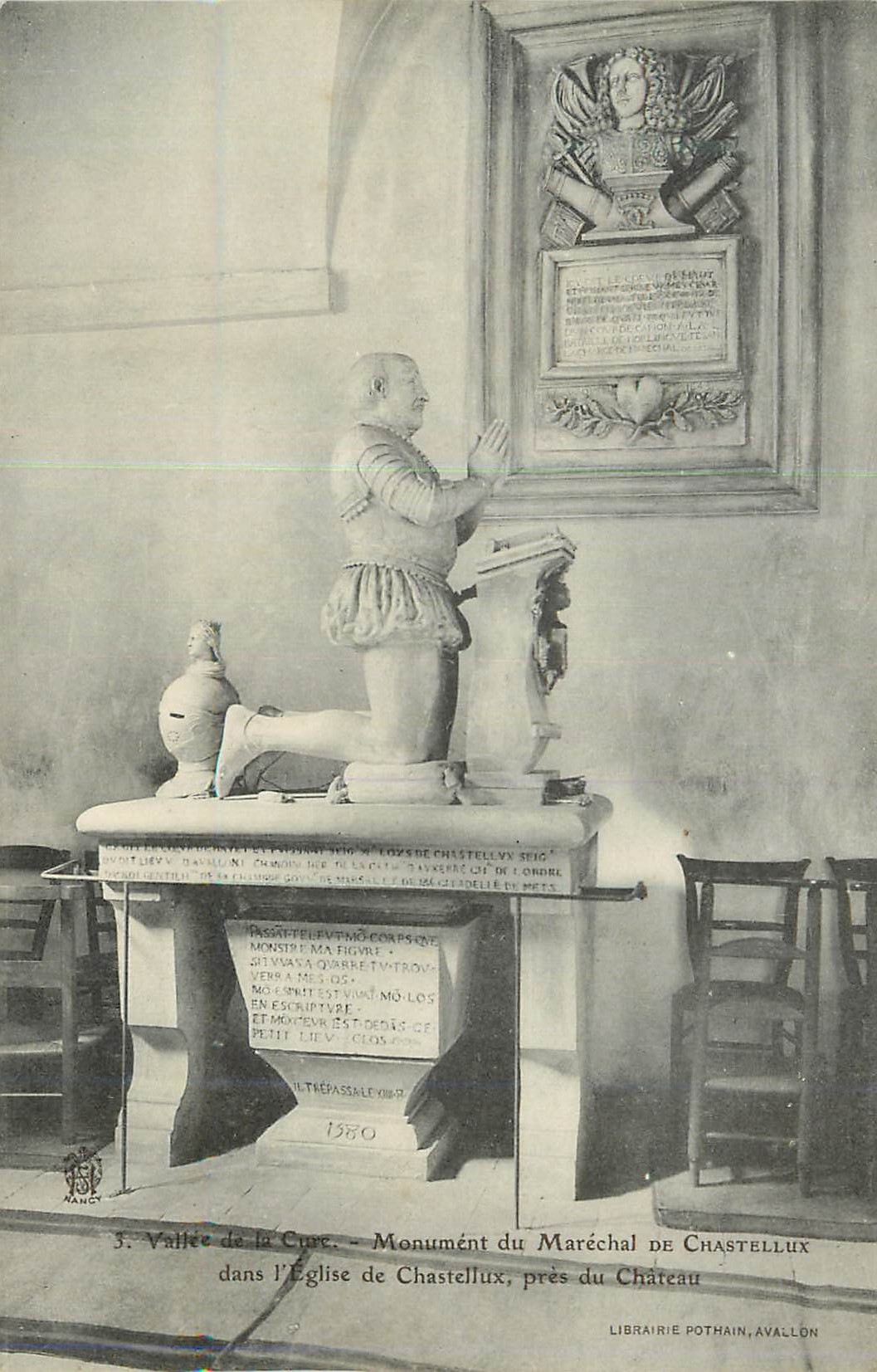 CPA Vallee de la Cure Monument du Marechal de Chastellux dans l'Eglise de Chastellux pres du Chateau