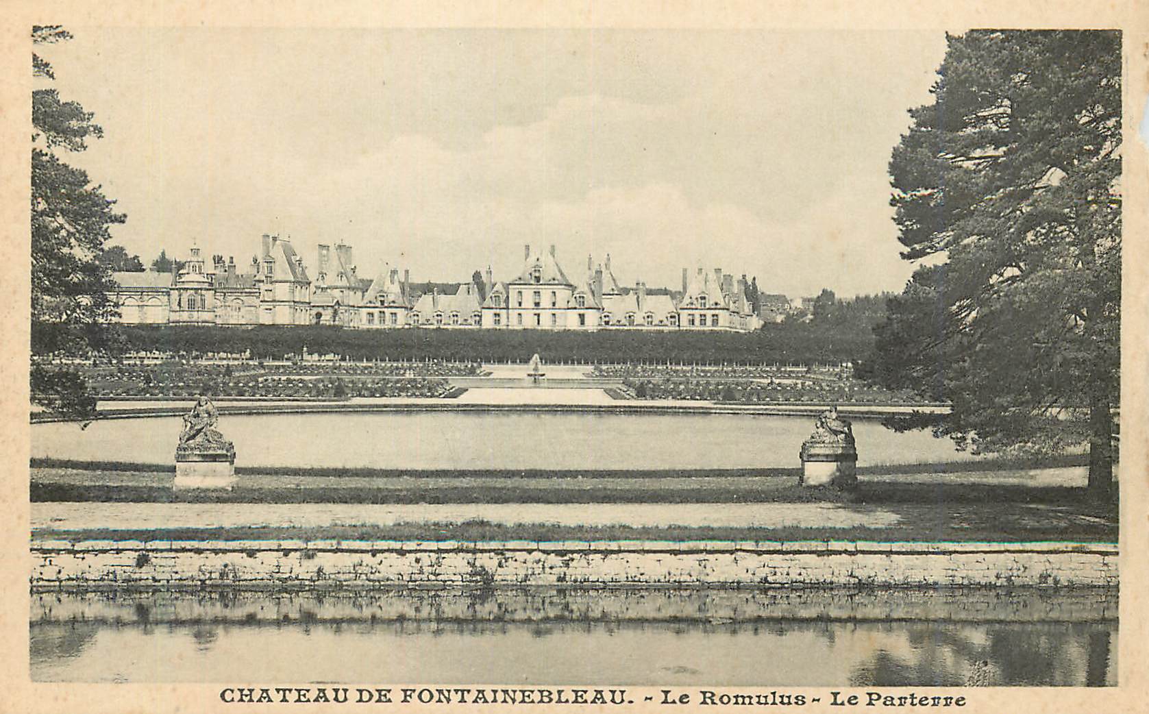 Castillo de Fontainebleau — El Romulo — El Parterre
