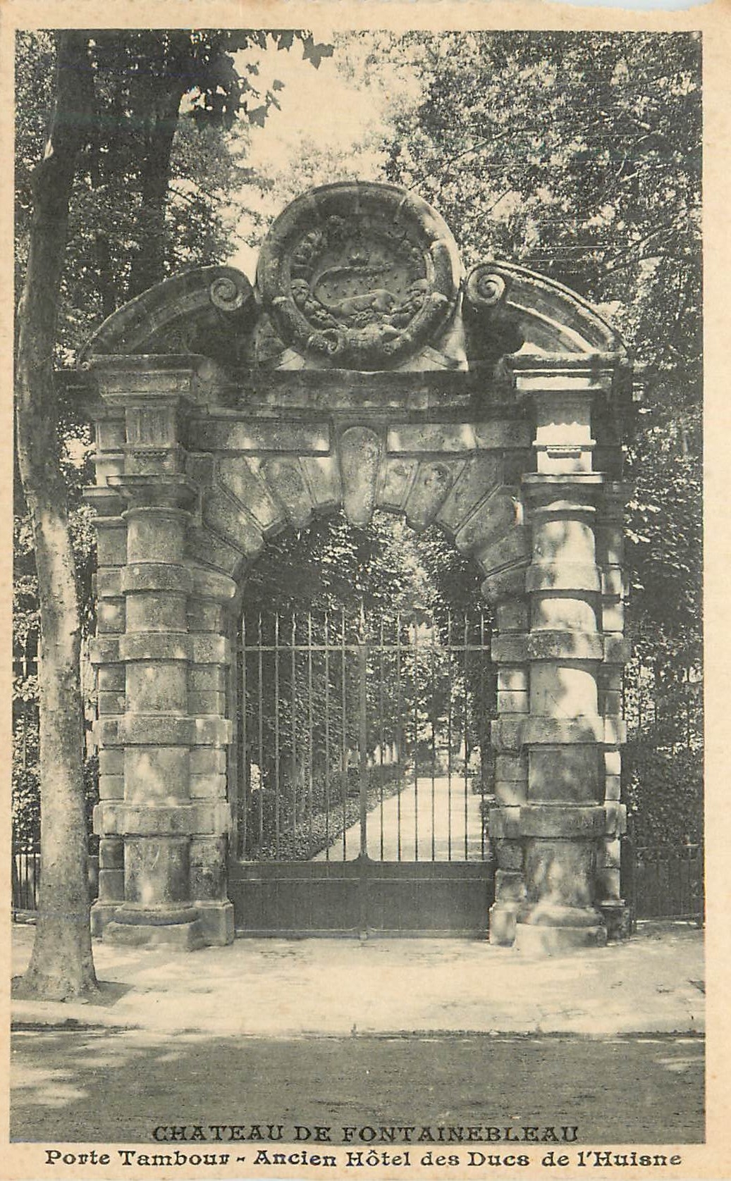 Porte Tambour — Château de Fontainebleau — Ancien Hôtel des Ducs de l'Huisne