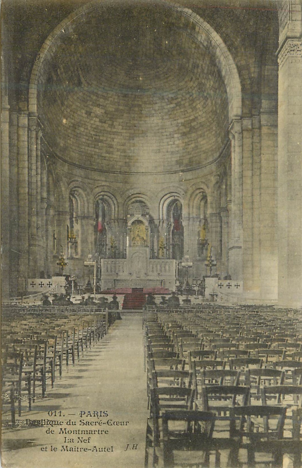 CPA Paris Basilique du Sacre Coeur de Montmartre la Nef et le Maitre Autel