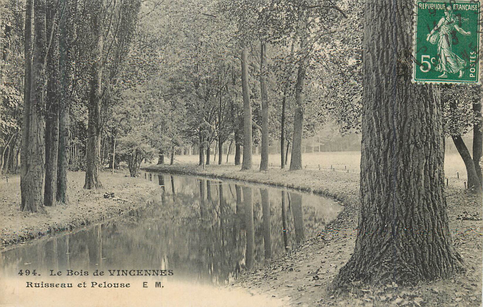 CPA le Bois de Vincennes Ruisseau et Pelouse