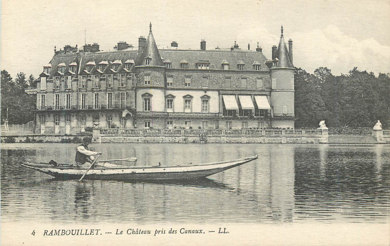 CPA Rambouillet le Chateau pris des Canaux
