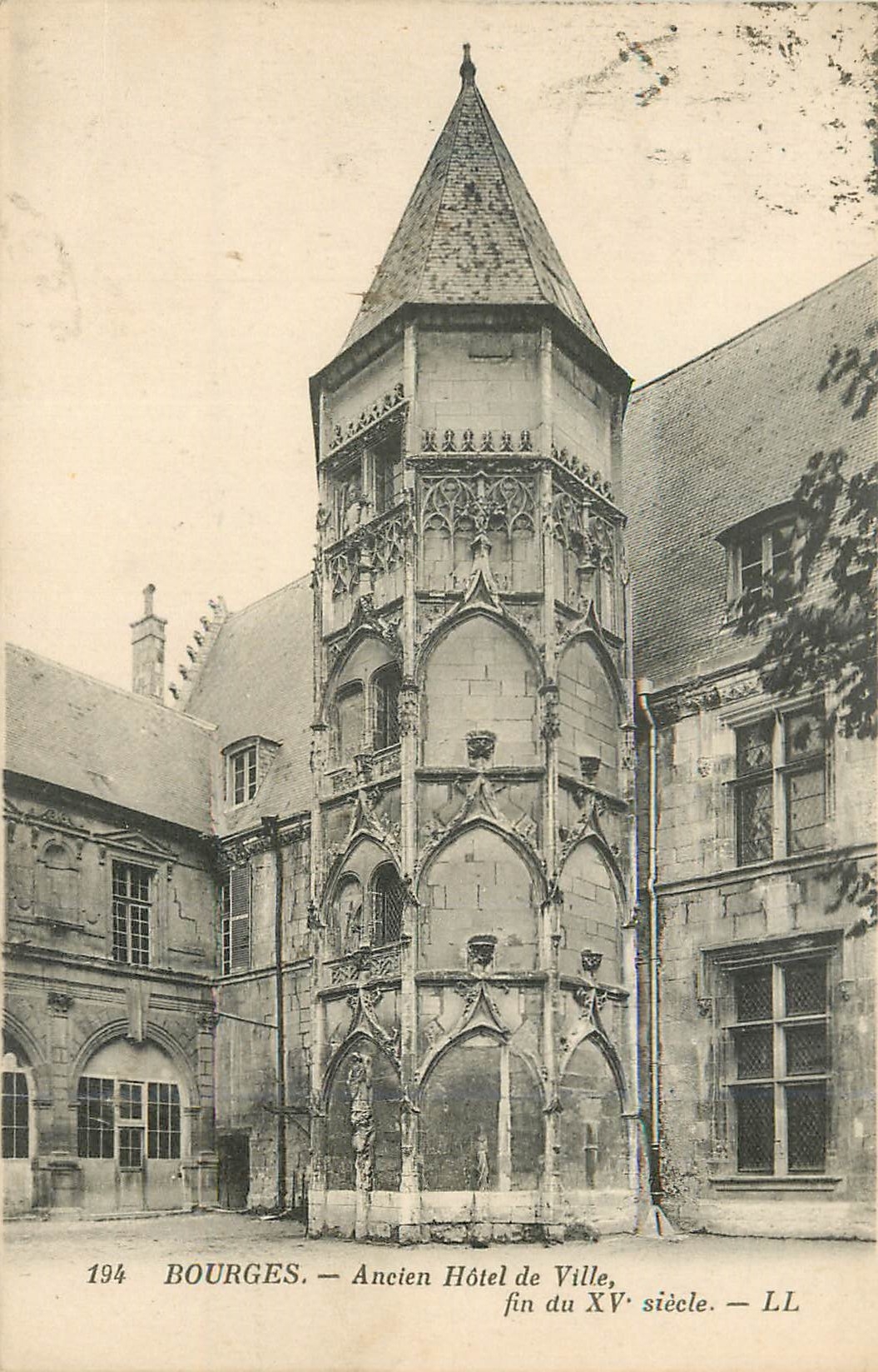 CPA Bourges Ancien Hotel de Ville fin du XVe siecle
