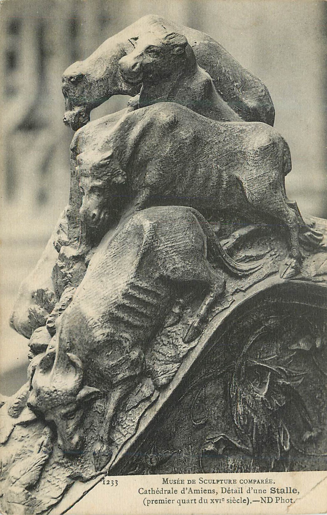 CPA Musee de Sculpture Comparee Cathedrale d'Amiens Detail d'une Stalle