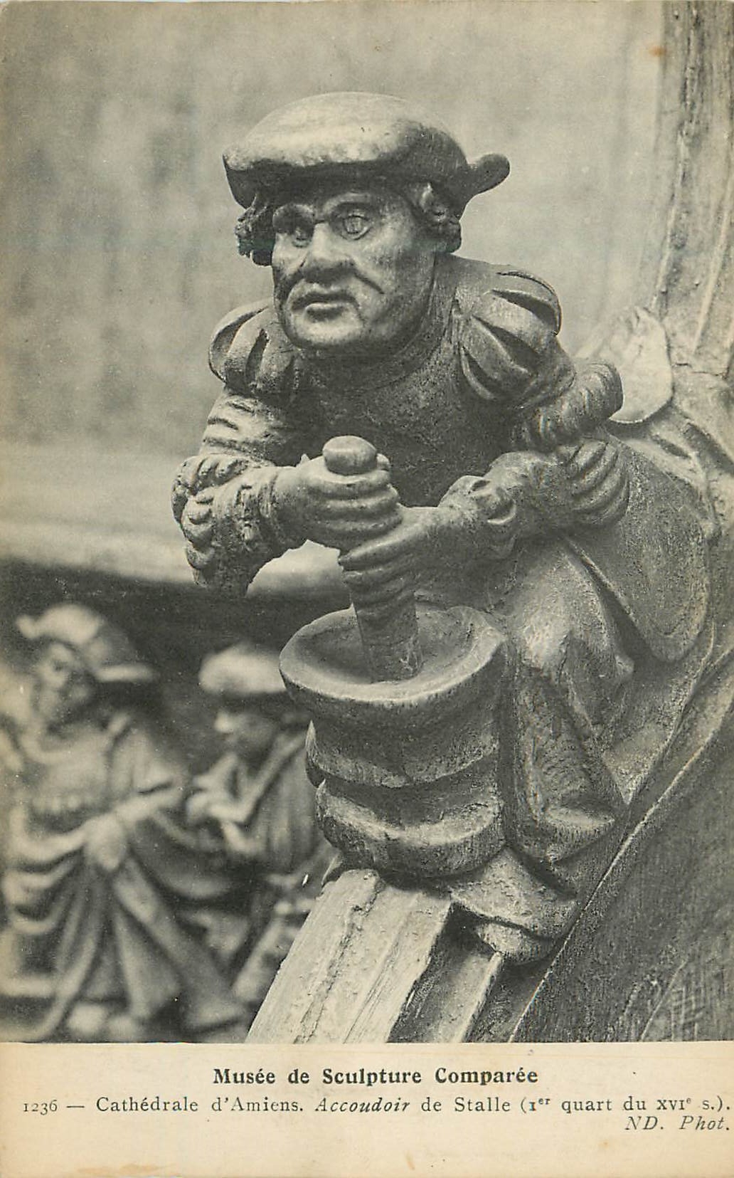 CPA Musee de Sculpture Comparee Cathedrale d'Amiens Accoudoir de Stalle