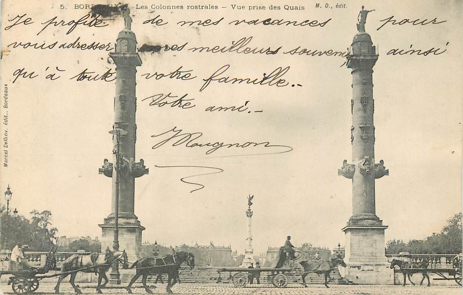 CPA Bordeaux les Colonnes Rostrales Vue prise des Quais