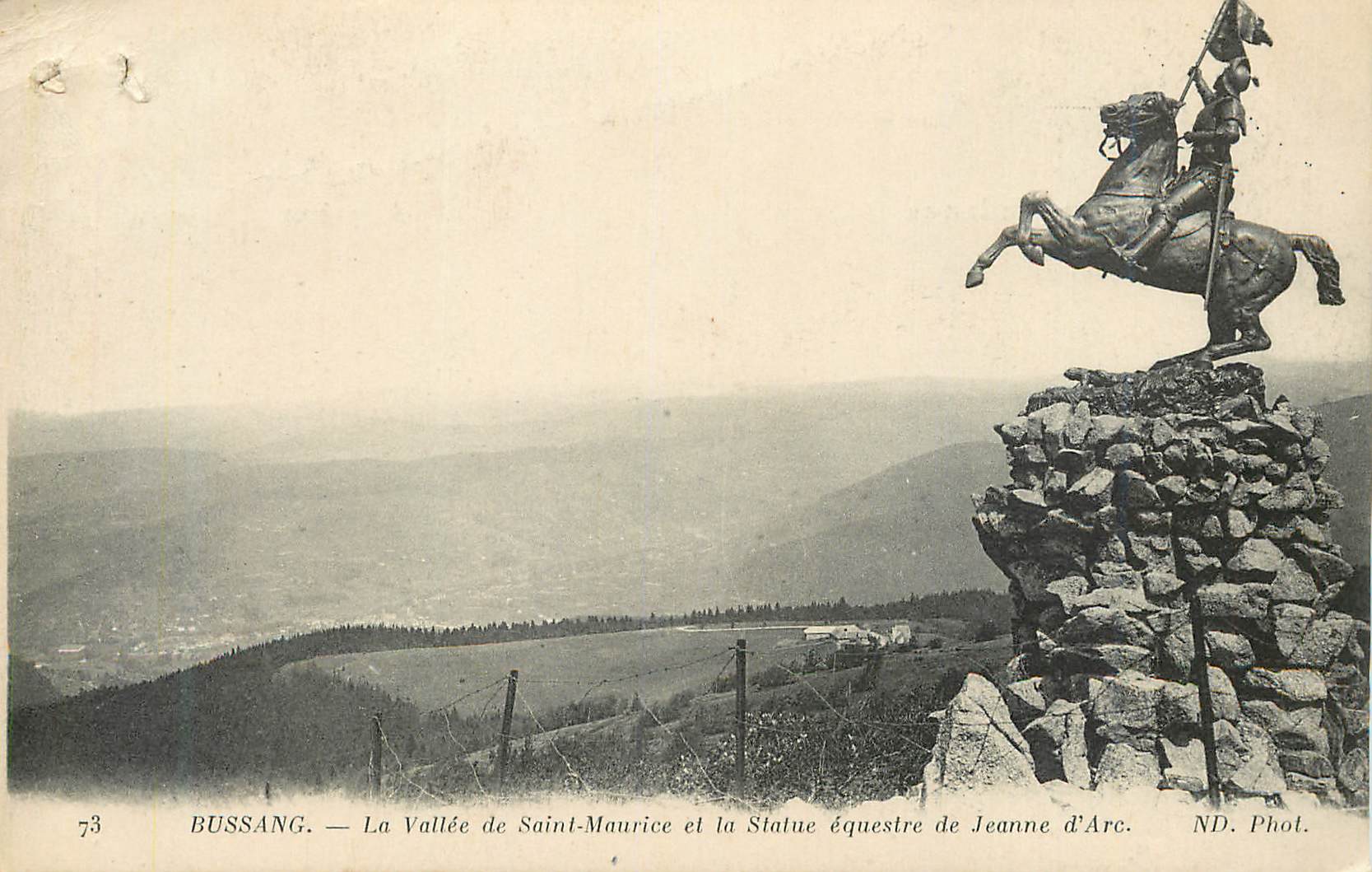 CPA Bussang la Vallee de Saint Maurice et la Statue Equestre de Jeanne d'Arc