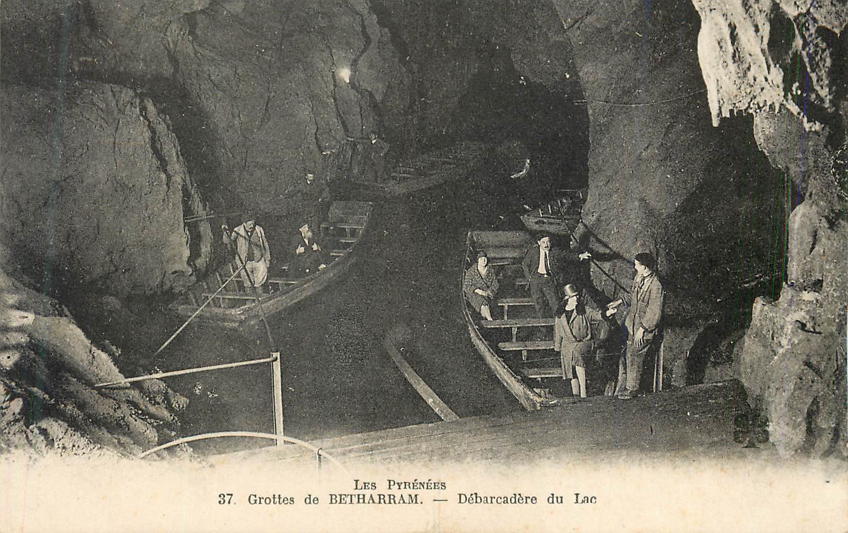 CPA Les Pyrenees Grottes de Betharram Debarcedere du Lac