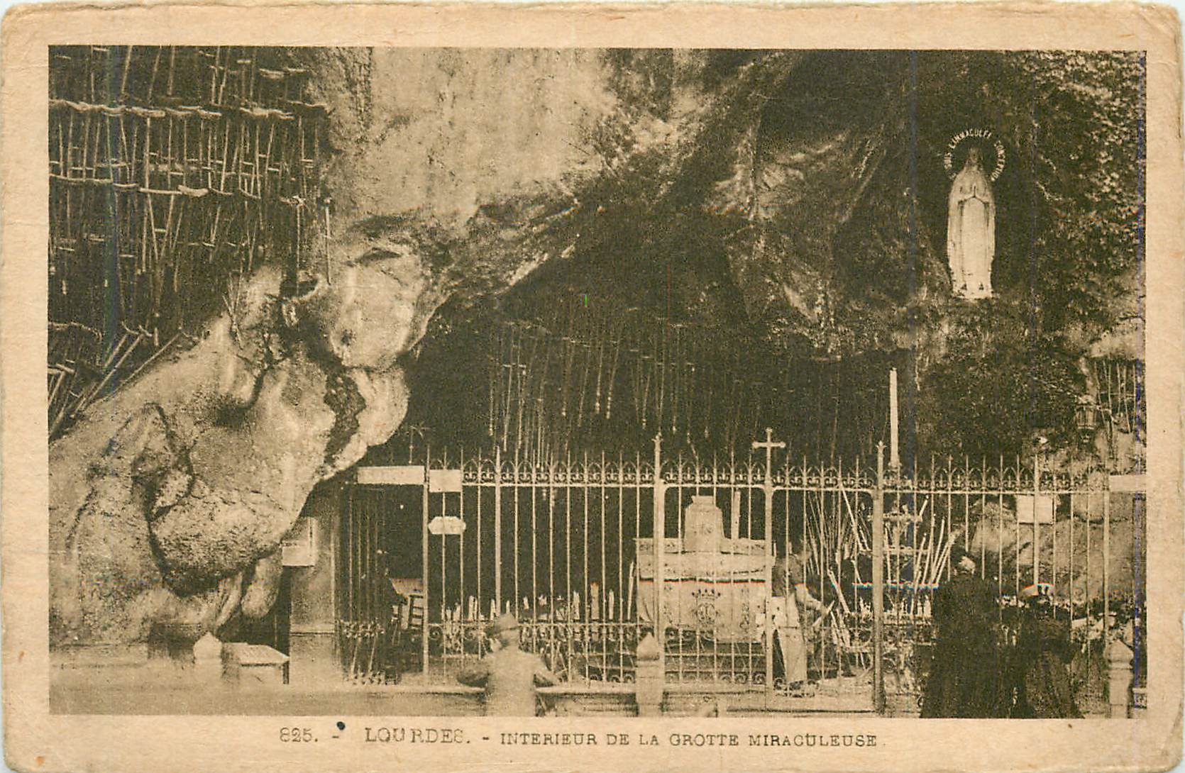 CPA Lourdes Interieur de la Grotte Miraculeuse