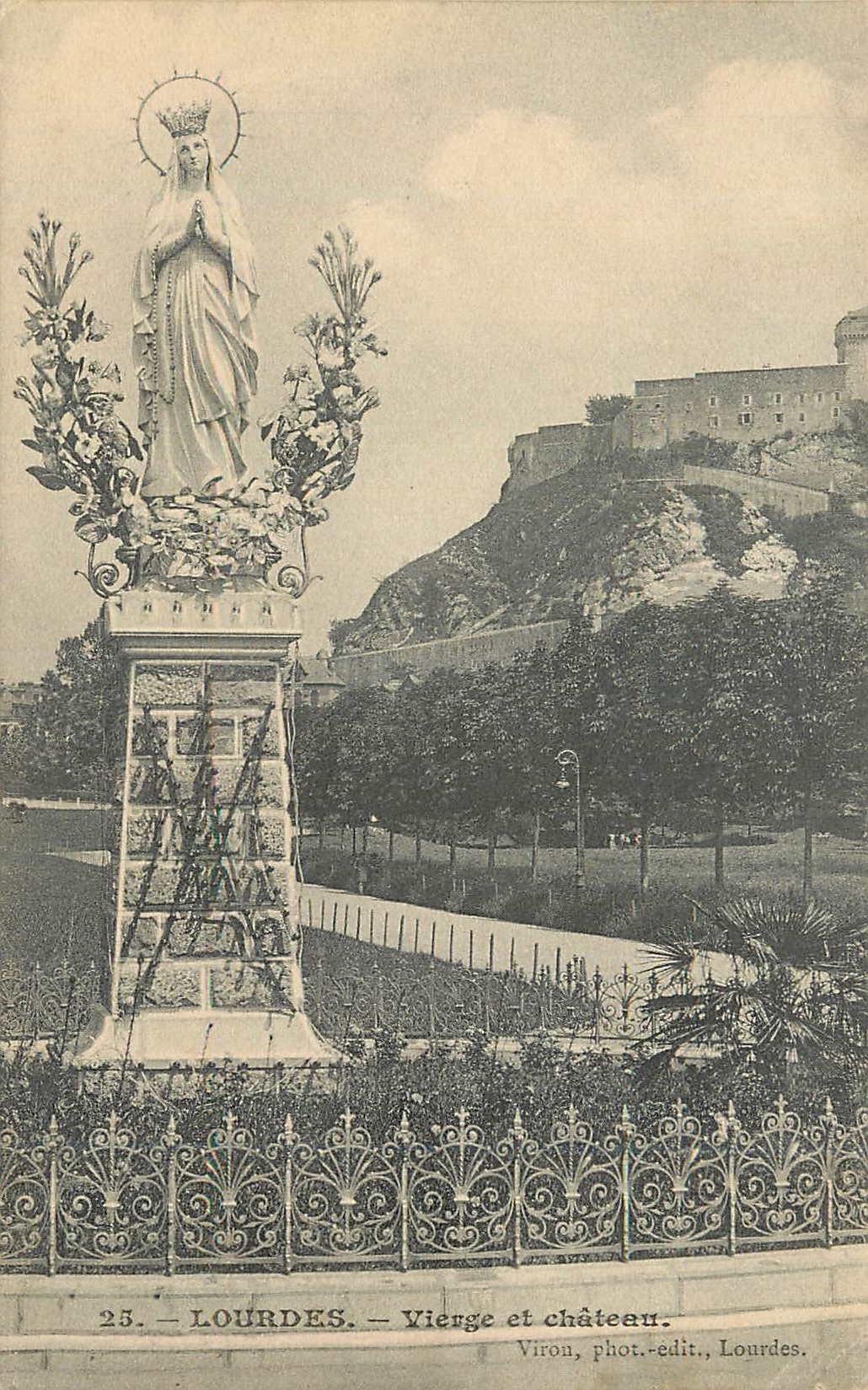 CPA Lourdes Vierge et Chateau