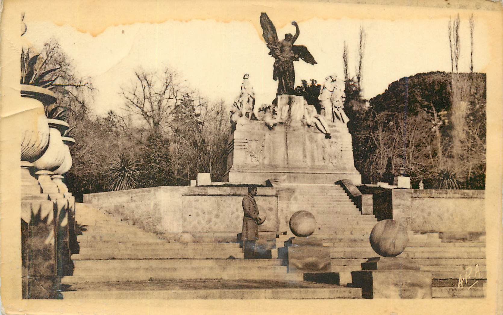 CPA L'Herault Illustre 17 Beziers Le Monument aux Morts (1914 1918)